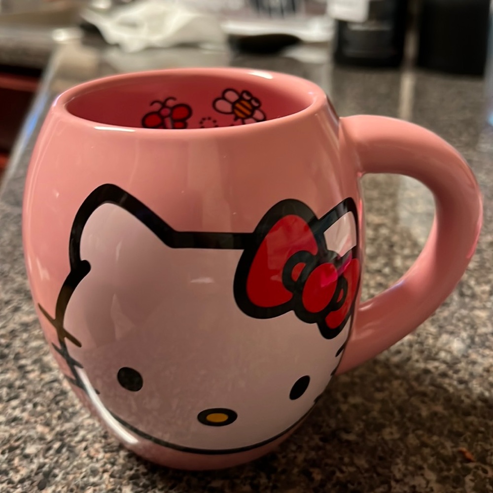 Sanrio Hello Kitty 21 oz Mug